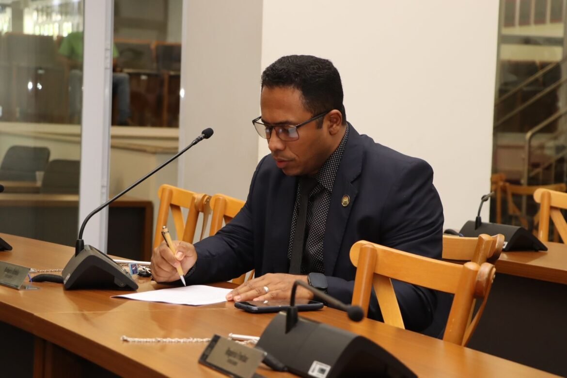 Vereador Daniel Nascimento Propõe Projeto de Lei para Garantir Acessibilidade Digital aos Idosos de Palmas
