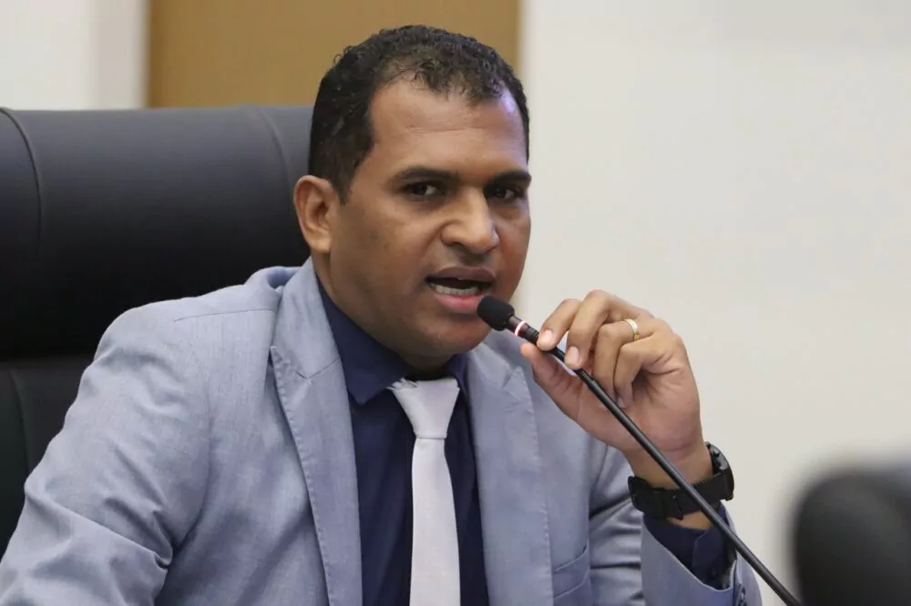 Vereador Nego solicita melhorias na infraestrutura da 1306 Sul, em Palmas, com a limpeza e a roçagem do local