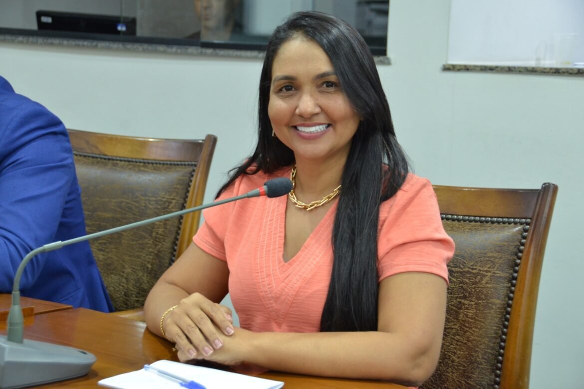 PL de Vanda Monteiro prevê assento prioritário em salas de aula para alunos com TDAH e interprete de Libras em propagadas institucionais