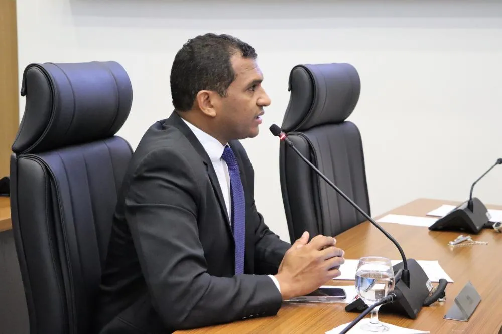 Vereador nego pede explicações da Prefeita sobre o novo contrado de 14 milhões para o transporte público