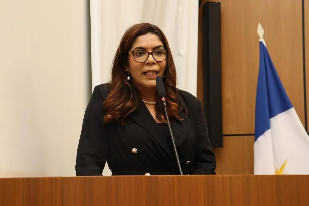 Vereadora Delma Freitas solicita troca de lâmpadas da iluminação pública na Quadra 1003 Sul