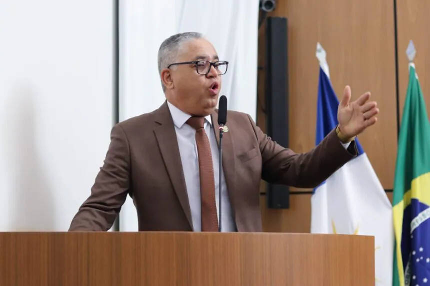 Vereador Eudes Assis vota favorável a projetos do Executivo sobre desenvolvimento urbano e direitos das mulheres em Palmas