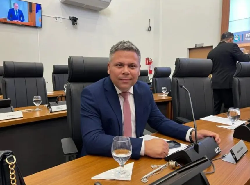 Vereador Alex Mascarenhas pede estudo para instalação de redutor de velocidade na Avenida TLO-07, no Jardim Taquari