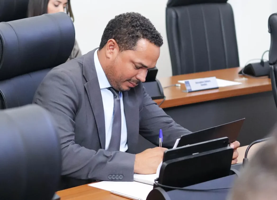 Vereador Josmundo solicita sistema de videomonitoramento para coibir descarte irregular de lixo no Aureny III